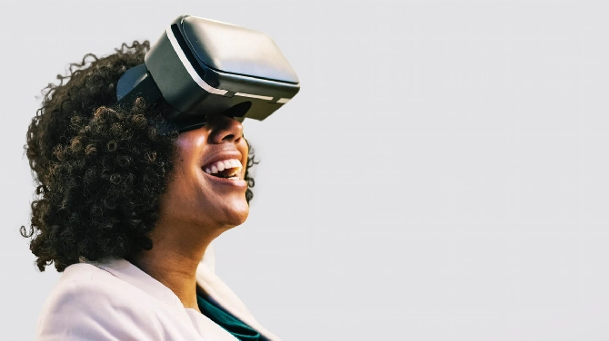 How Can Virtual Reality Equipment Modernize Businesses?