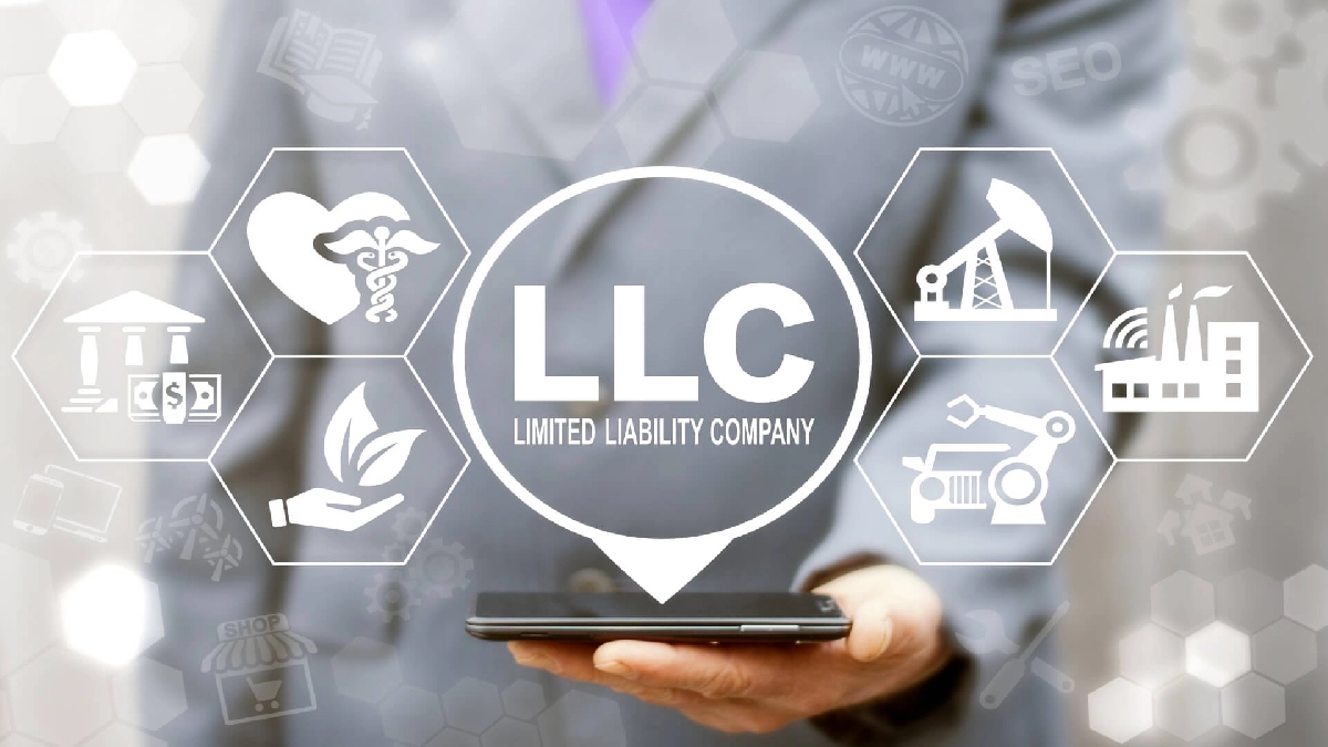 Article Image - LLC vs S-Corp: What’s the Difference and Which Will Help Your Business Grow Faster?