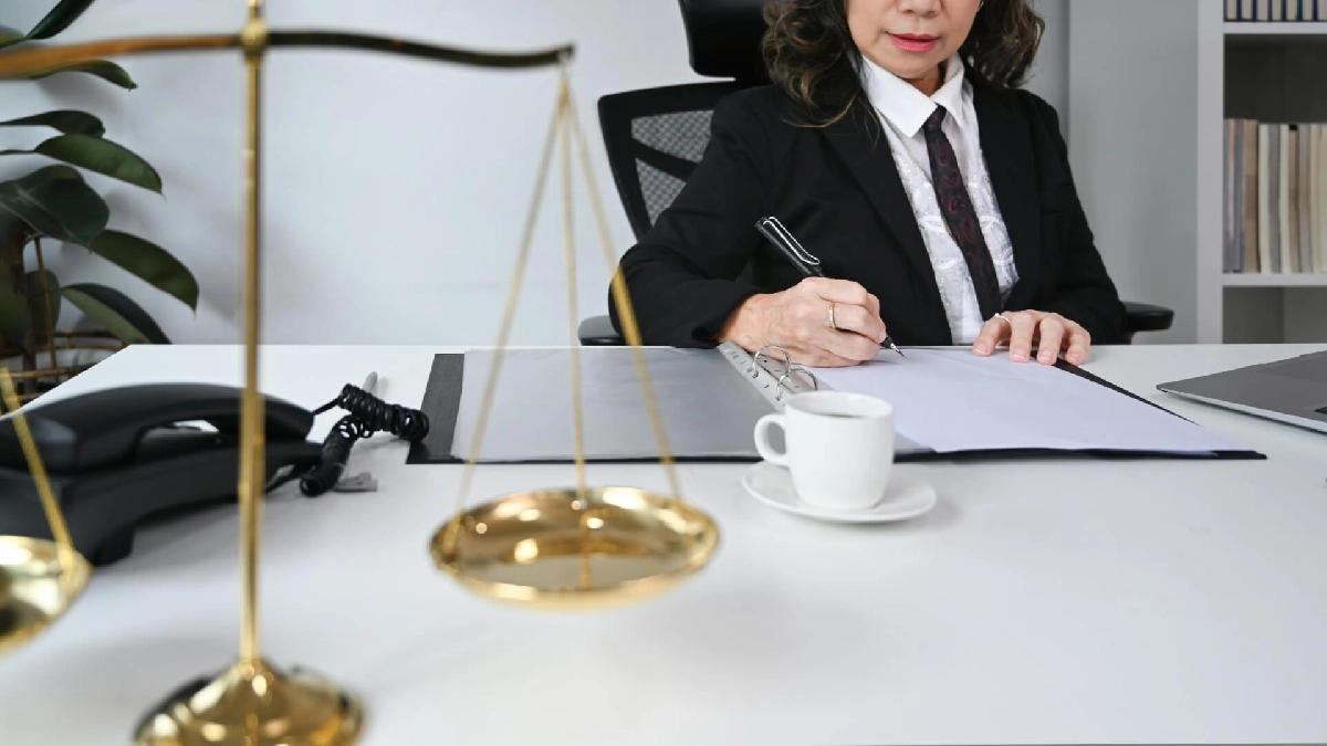 Article Image - What Does a Personal Injury Lawyer Do?