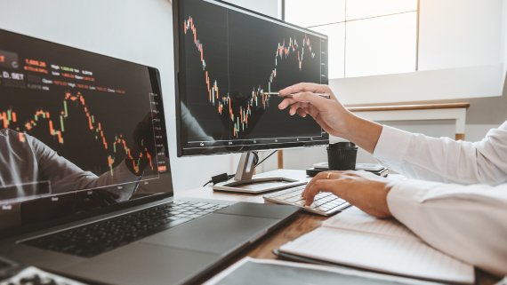 How to Use Tech to Your Advantage When Trading Stocks