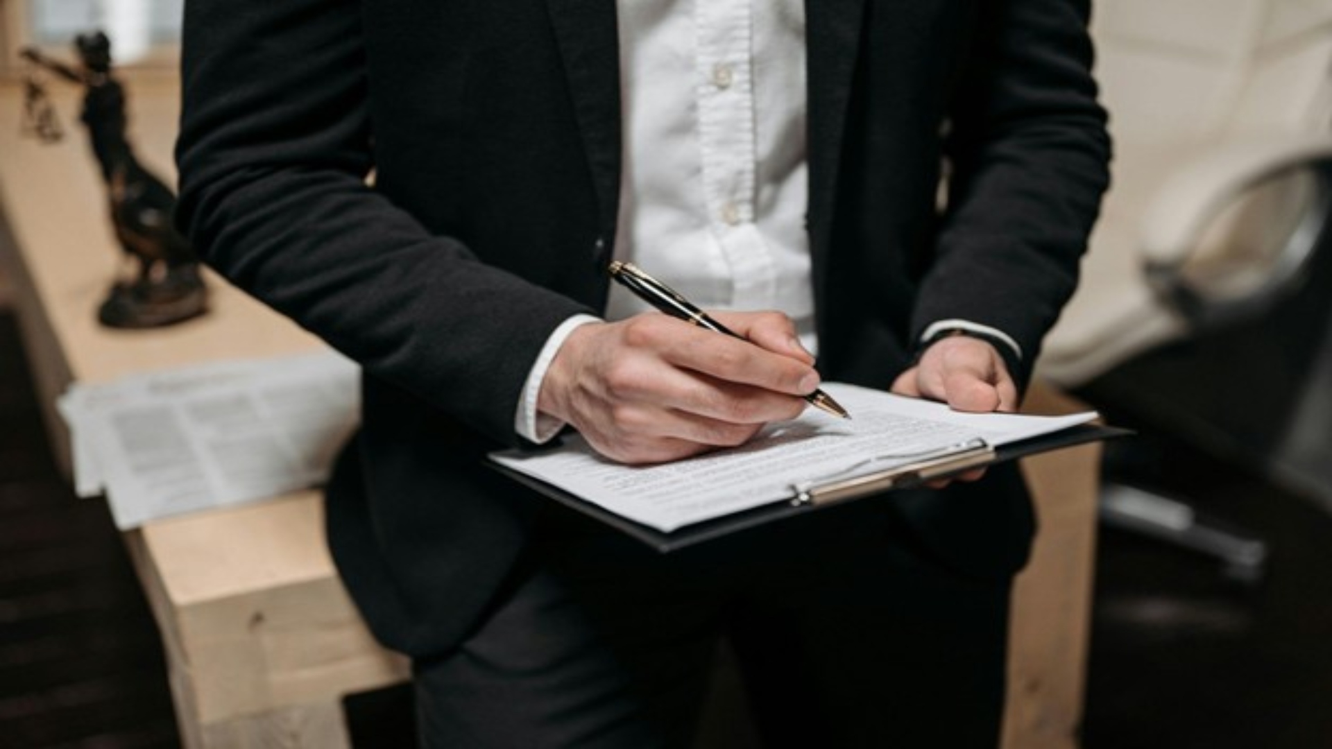 Article Image - Why Compliance With Employment Law Is a Competitive Advantage