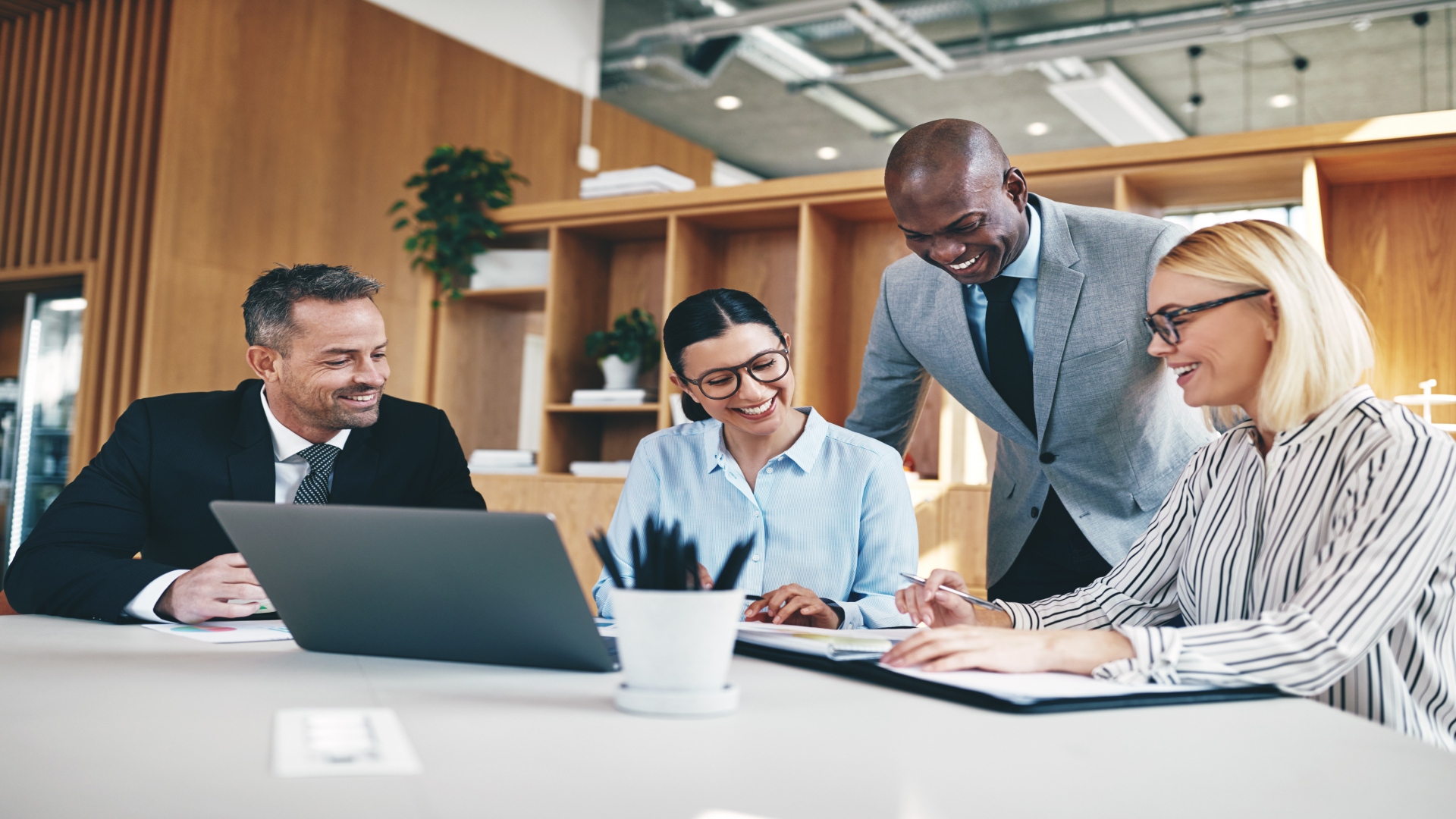 Article Image - How Do Companies Scale Their IT Efficiently with VPS?