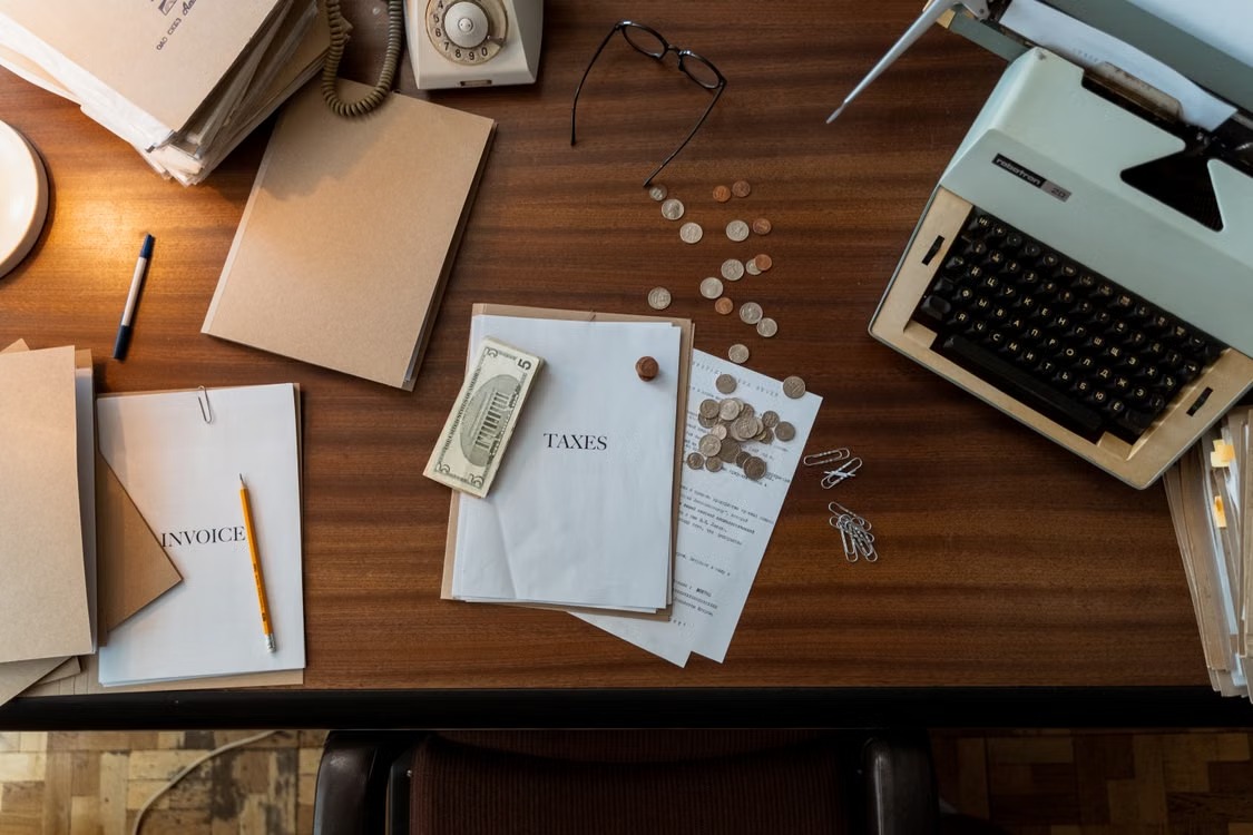 Article Image - Factoring vs Invoice Discounting: Which One Suits Your Business?
