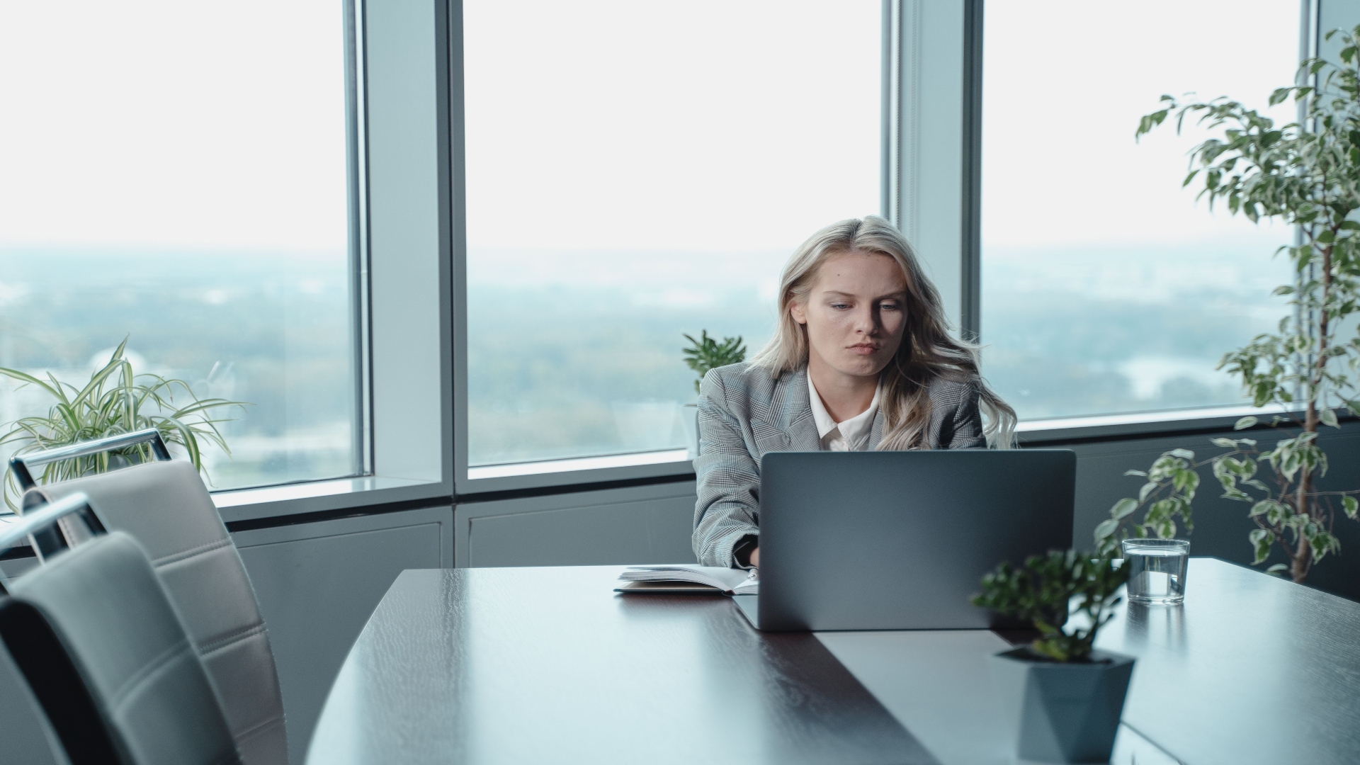 Article Image - What Business Leaders Should Know About Factoring Future Payments