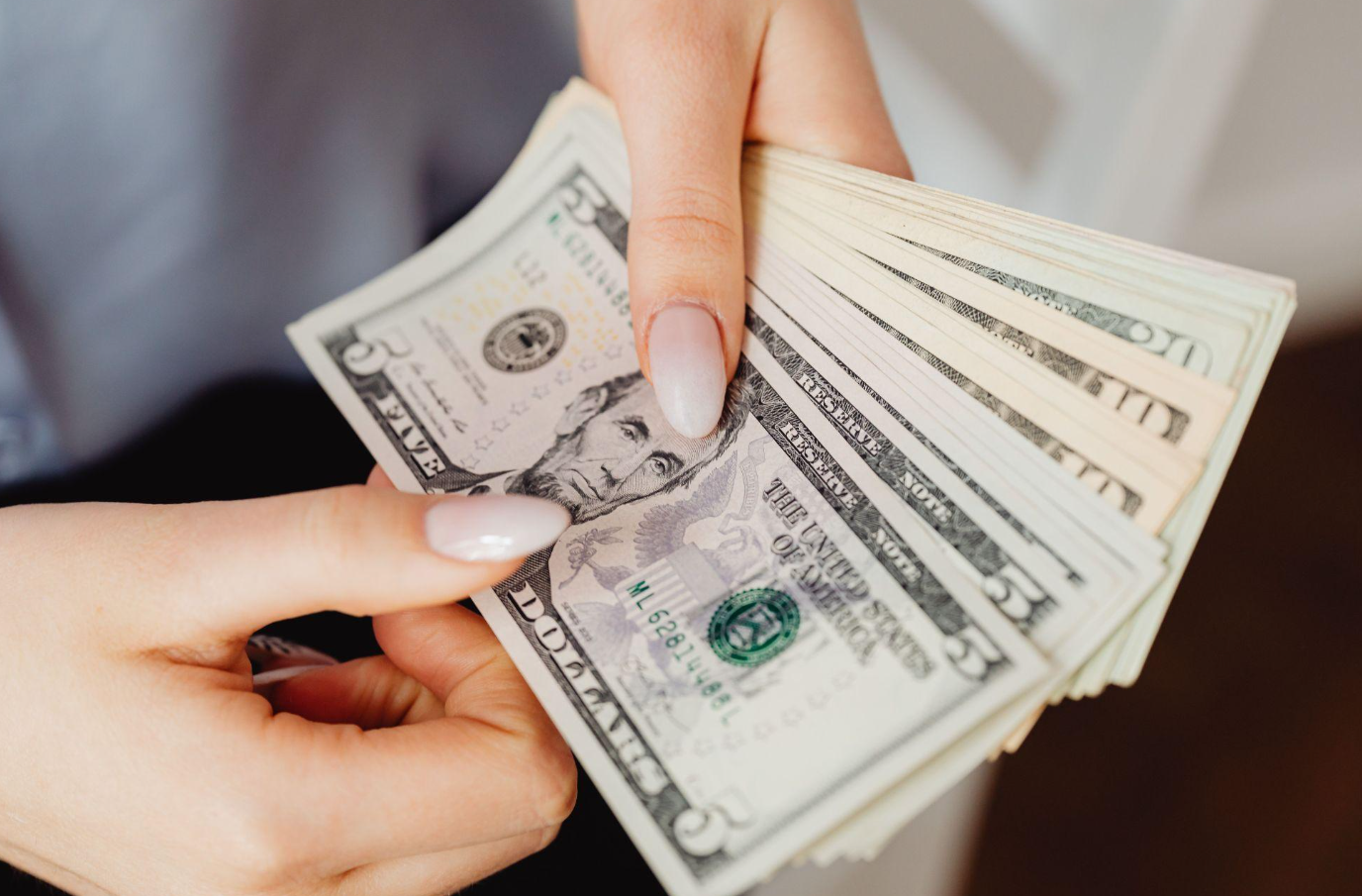 Article Image - 5 Factors to Consider Before Choosing a Bad Credit Loan for an Urgent Expense